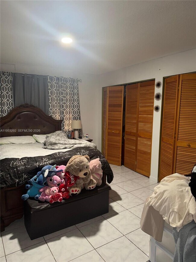 Building Photo - 3254 W 70th St