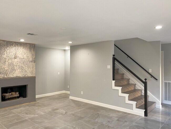 Building Photo - 12625 Memorial Dr