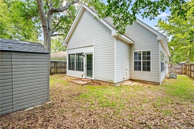 Building Photo - 1998 Laurel Oak Ct