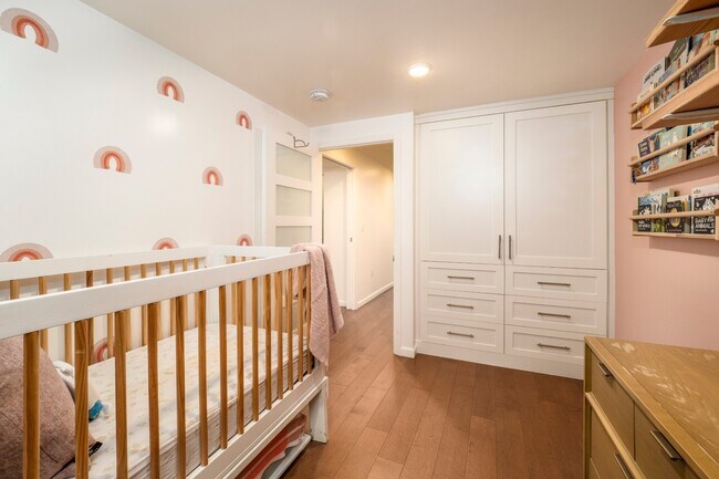 Building Photo - 226 1st St