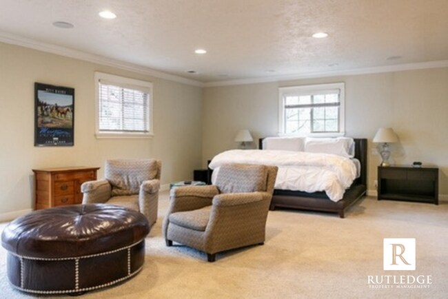 Building Photo - 2 1/2 Acres Manicured Country Living