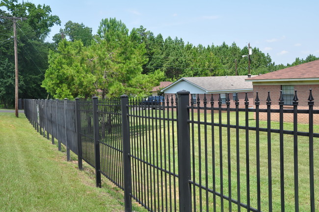 Building Photo - Willowbrook Apartments