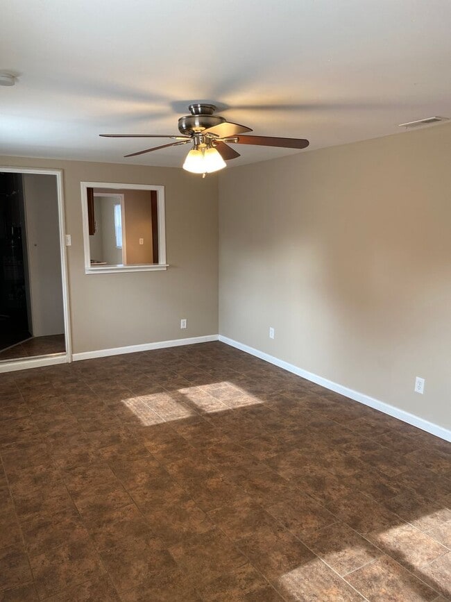 Building Photo - Move In Ready! Beautiful 3B 1b home in Lindenwood Park FIRST MONTH FREE