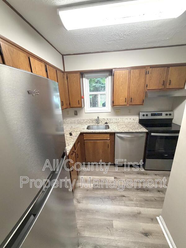 Building Photo - 734 S Candler St