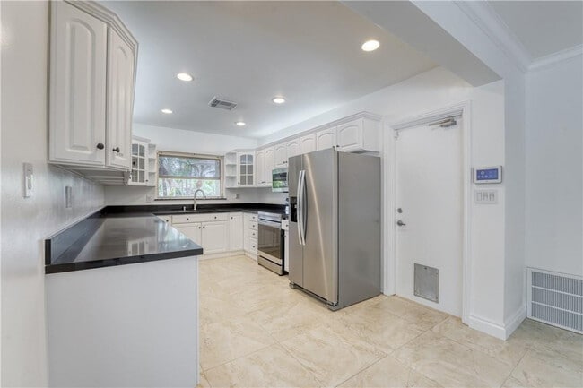 Building Photo - 2000 Admirals Way