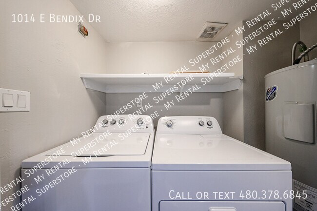 Building Photo - 1014 E Bendix Dr