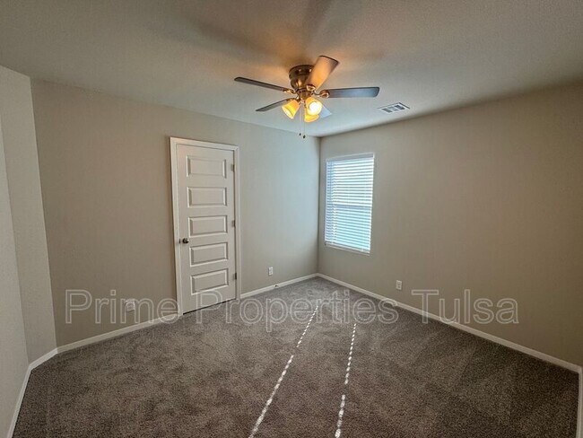 Building Photo - 2920 S 13th St