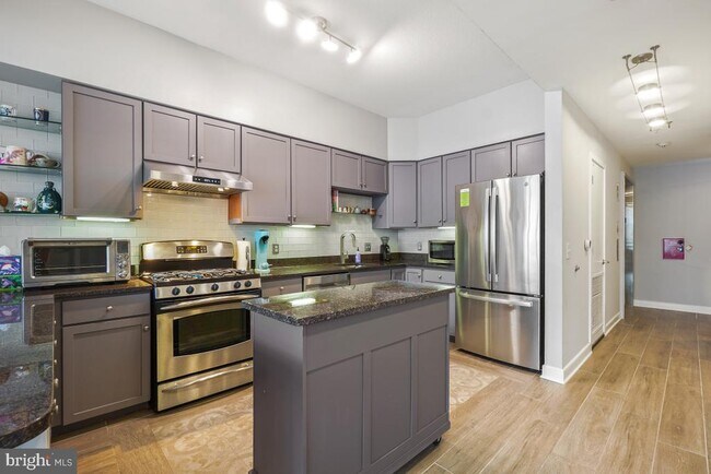 Building Photo - 1117 10th St NW