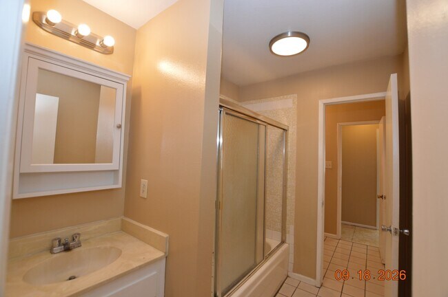 Building Photo - 617 Vincent Way
