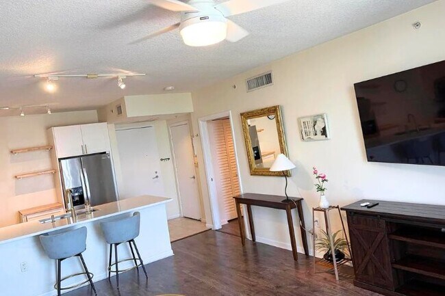 Building Photo - 1551 N Flagler Dr