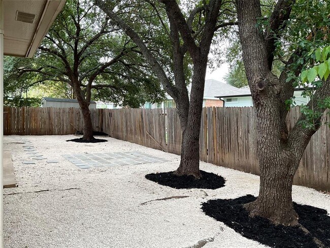 Building Photo - 1008 Chippewa