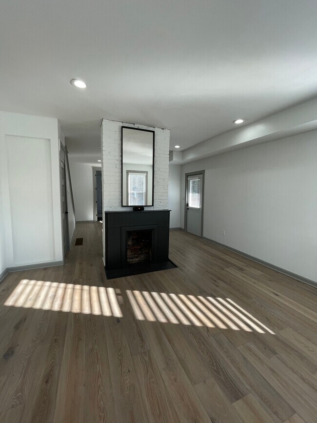 Living - 250 Allen Ave
