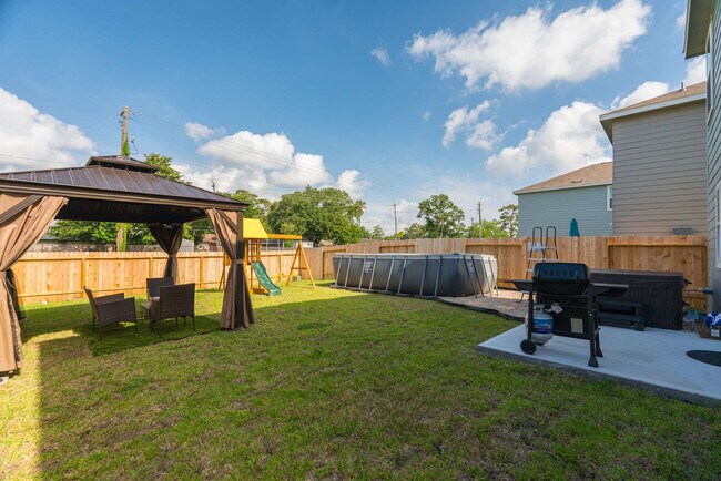 Building Photo - 10314 Woodwick St