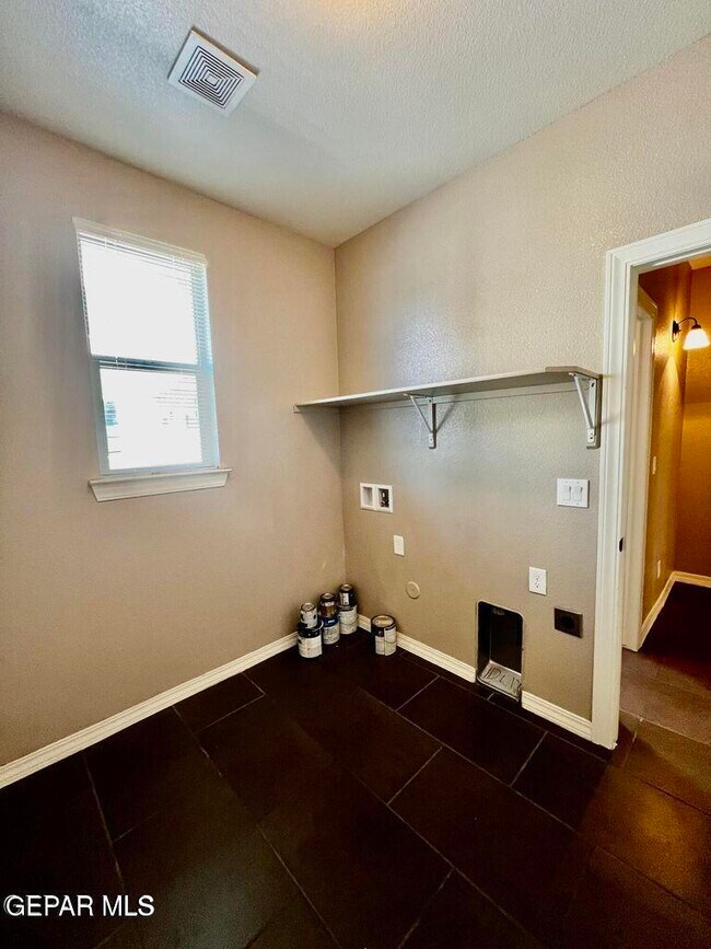 Building Photo - 11044 Bullseye St