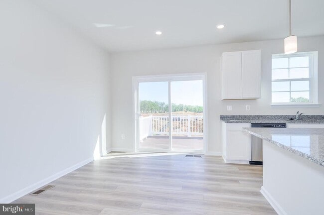 Building Photo - 450 Seeback Dr