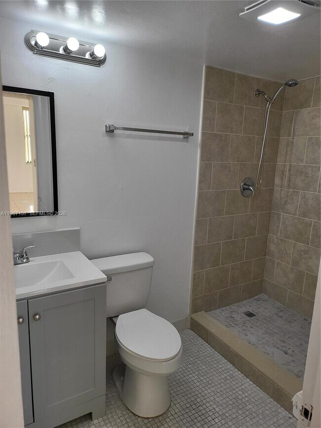 Building Photo - 14611 N Kendall Dr