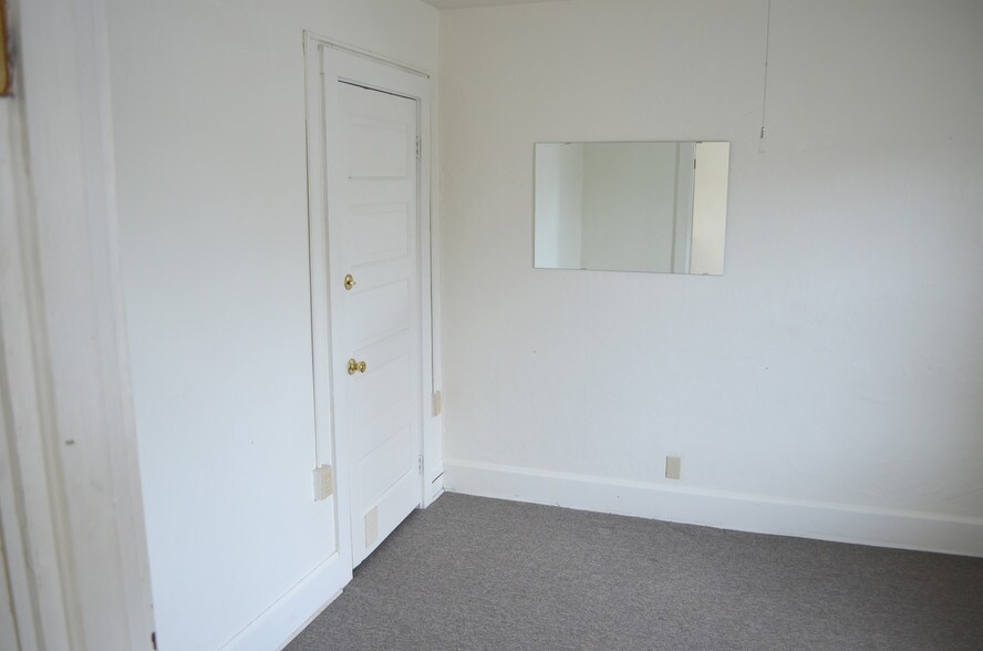 Building Photo - 45 Sunnyside Dr