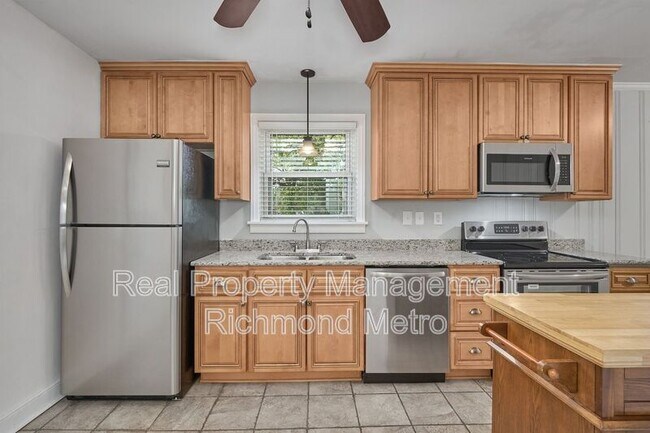 Building Photo - 7421 Dell Dr