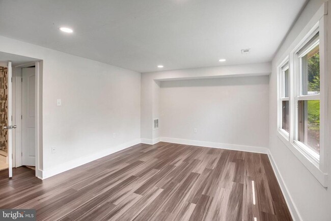 Building Photo - 3810 Forestdale Ave