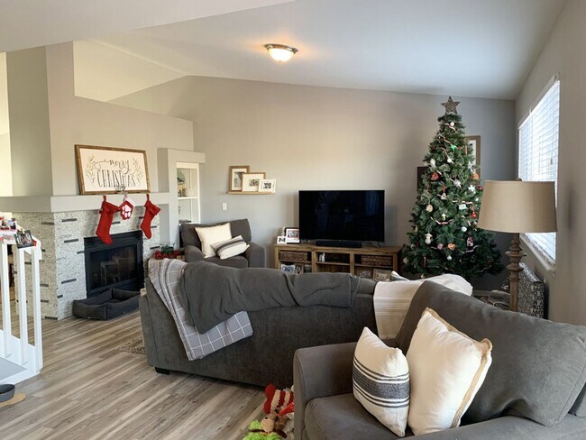 Building Photo - Evolve Real Estate: Complete Remodel with ...
