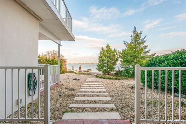 Building Photo - 1494 Shore Dr