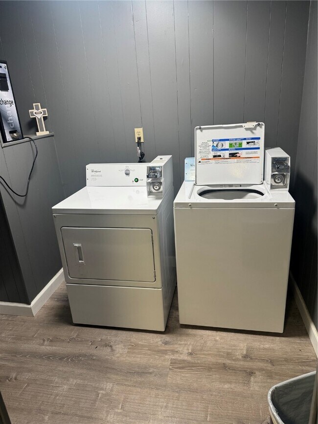 Building Photo - 3679 S Broadway