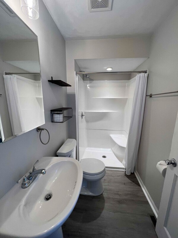 Building Photo - 142 5th St