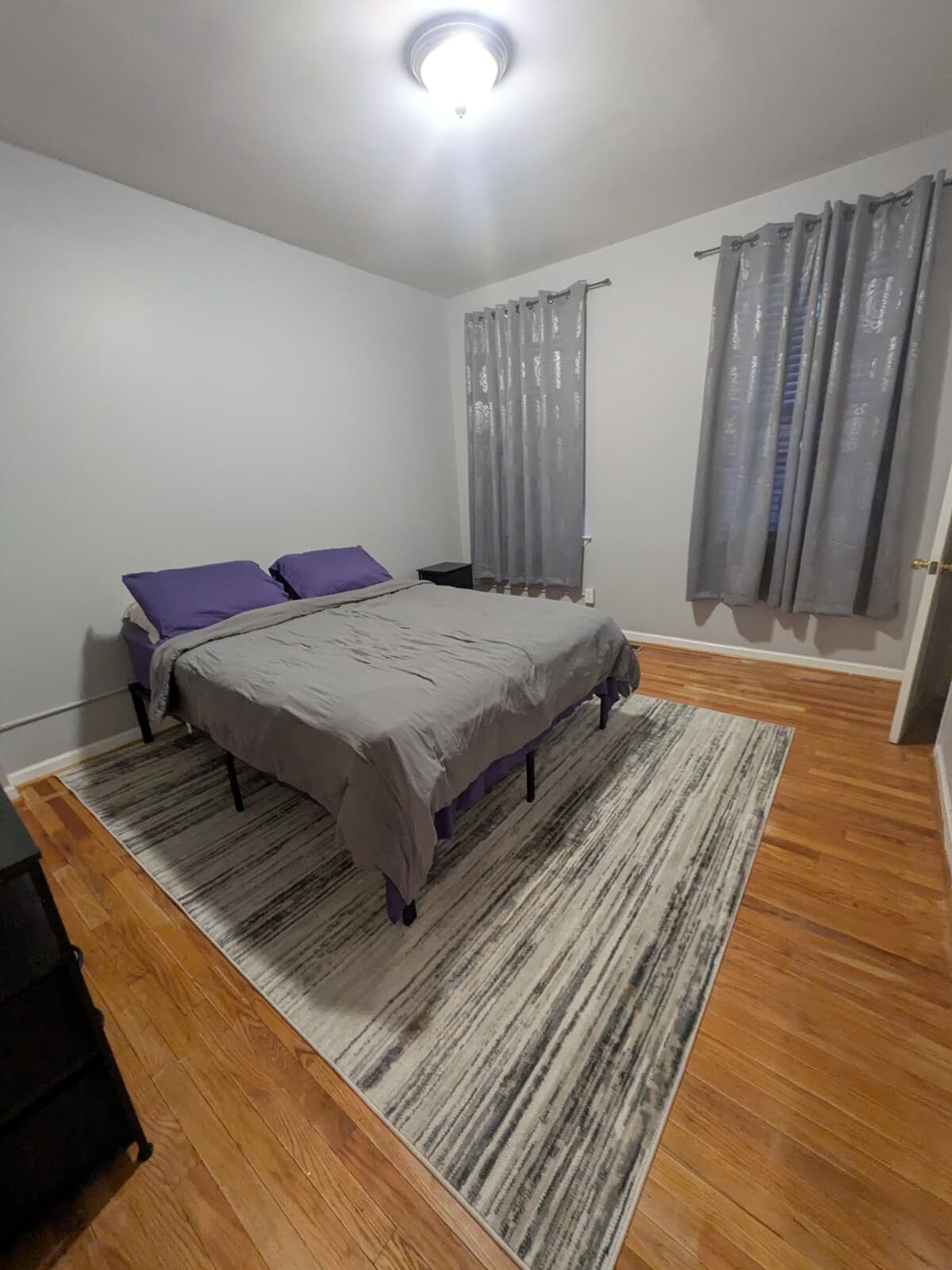 Building Photo - 3002 Kenyon Ave