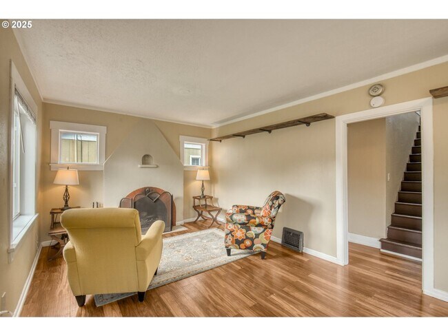 Building Photo - 1174000