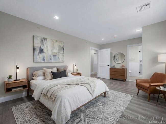 Building Photo - 110 School St