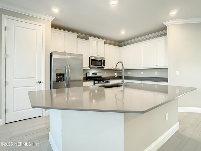 Building Photo - 380 Brybar Dr