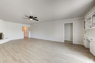 Building Photo - S 67th Ave E Duplex