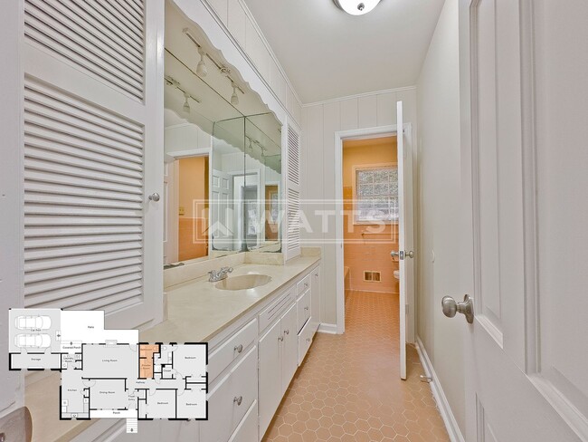 Building Photo - Charming & Spacious 3-Bed Home in City of Hoover