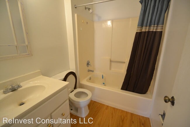 Building Photo - 2 br, 1 bath House - 1944 Chaucer Dr #B