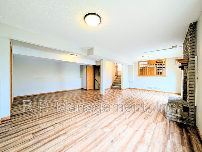 Building Photo - 9200 Parkside Dr