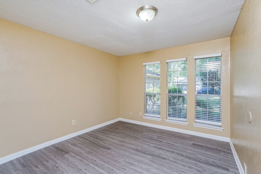 Building Photo - 23331 Bayleaf Dr