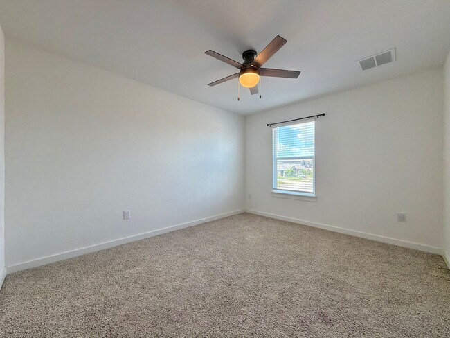 Building Photo - 2901 Louris Ln