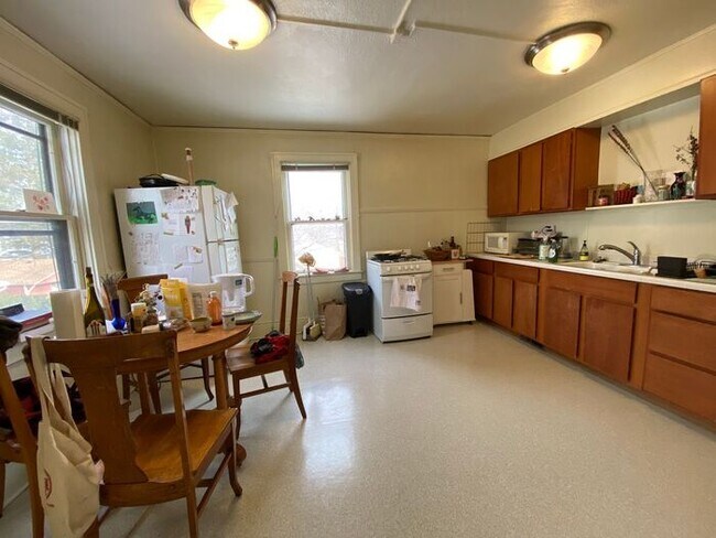 Building Photo - $1,400 | 2 Bedroom, 1 Bathroom Duplex | No Pets | Available for an August 12th, 2026 Move In!