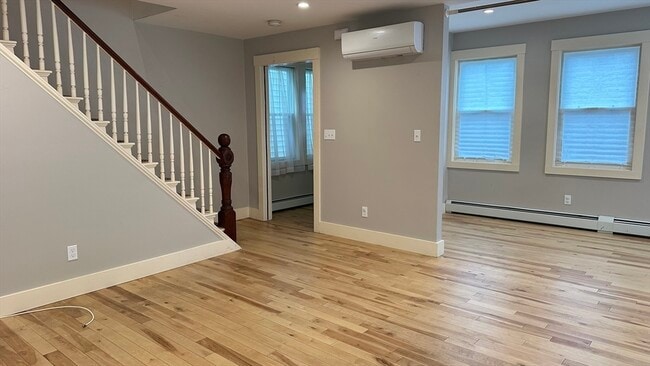 Building Photo - 39 Snow St