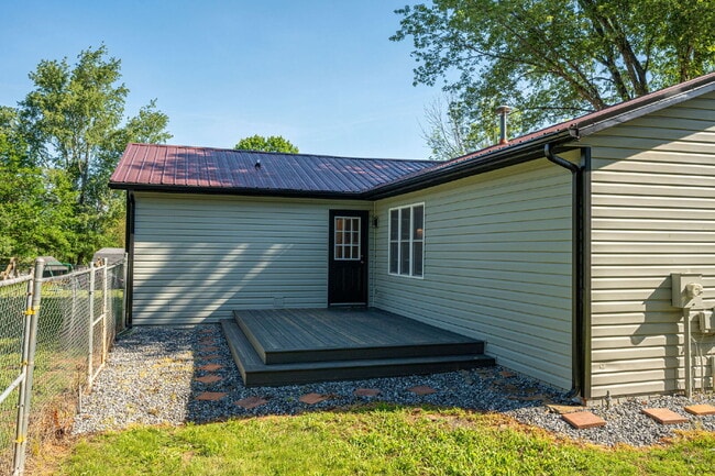 Building Photo - Remarkably Renovated Ranch in the Heart of Maiden!