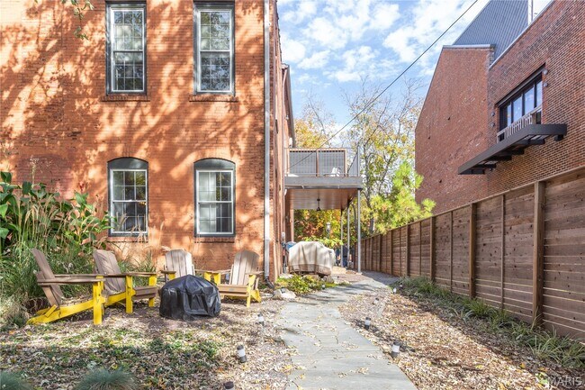 Building Photo - 908 Hickory St