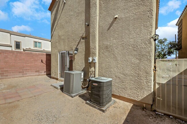 Building Photo - Updated Two-Story 3 bed/2.5 bath Home with Open Kitchen, Attached 1 Car Garage & Modern Flooring ...