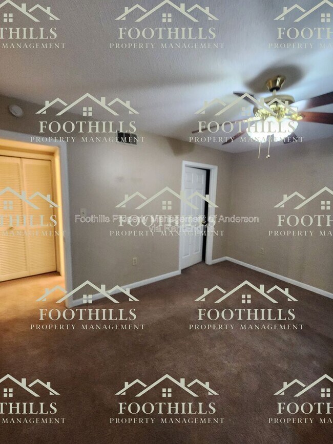 Building Photo - 1011 Northlake Dr