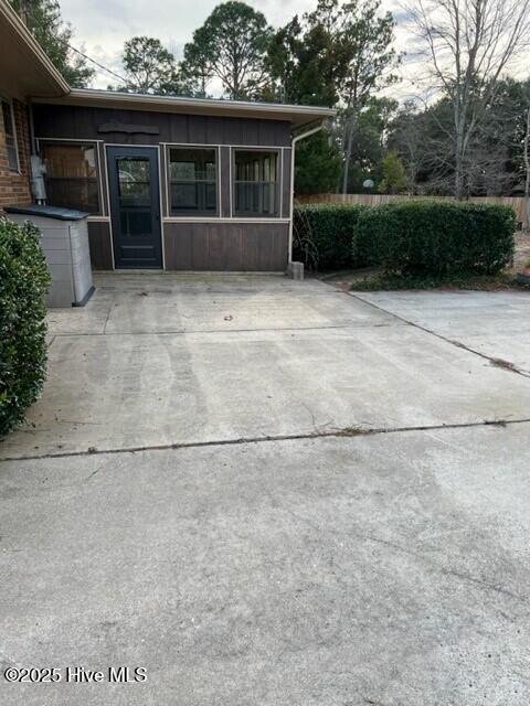 Building Photo - 209 Shamrock Dr
