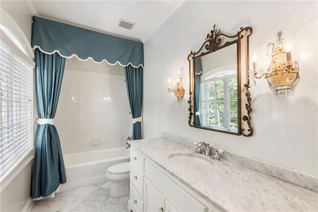 Building Photo - 2485 W Wesley Rd NW