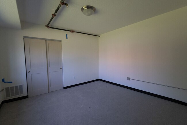Building Photo - $1,450 / 2br - 560ft2 - RENOVATED 2BD, 1BA...