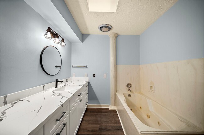 Building Photo - 14107 Woodnook Dr