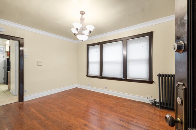 Building Photo - 8533 S Oglesby Ave