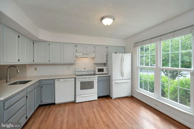 Building Photo - 103 Eaton Ct