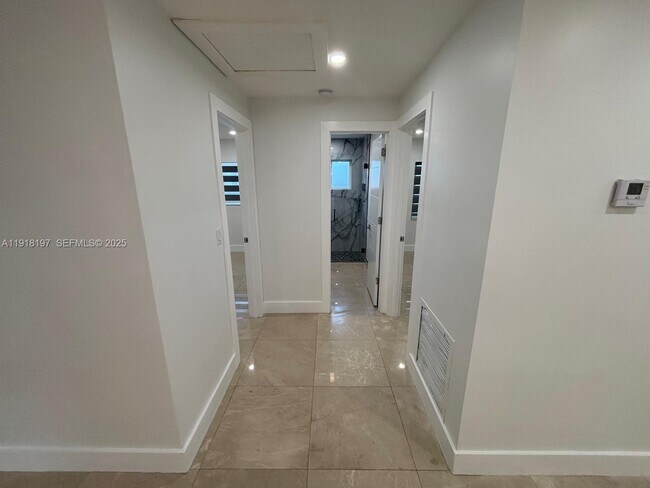 Building Photo - 2900 SW 16th St